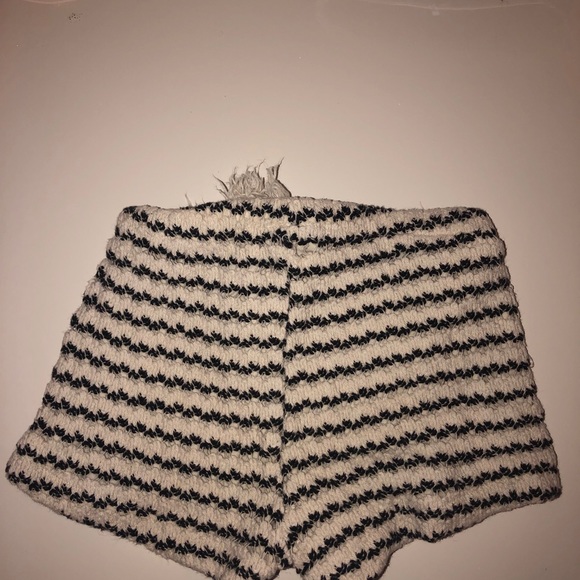 Zara stripped shorts - Picture 2 of 2